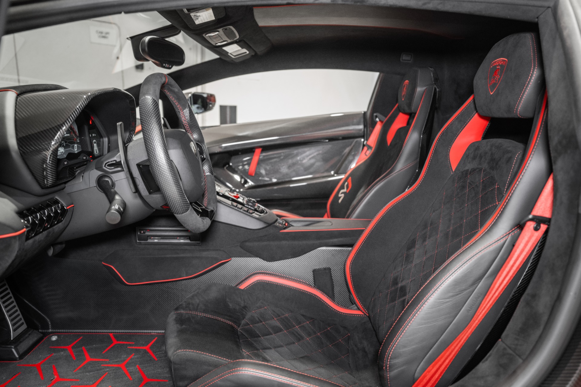 2021 Lamborghini Aventador photo 3