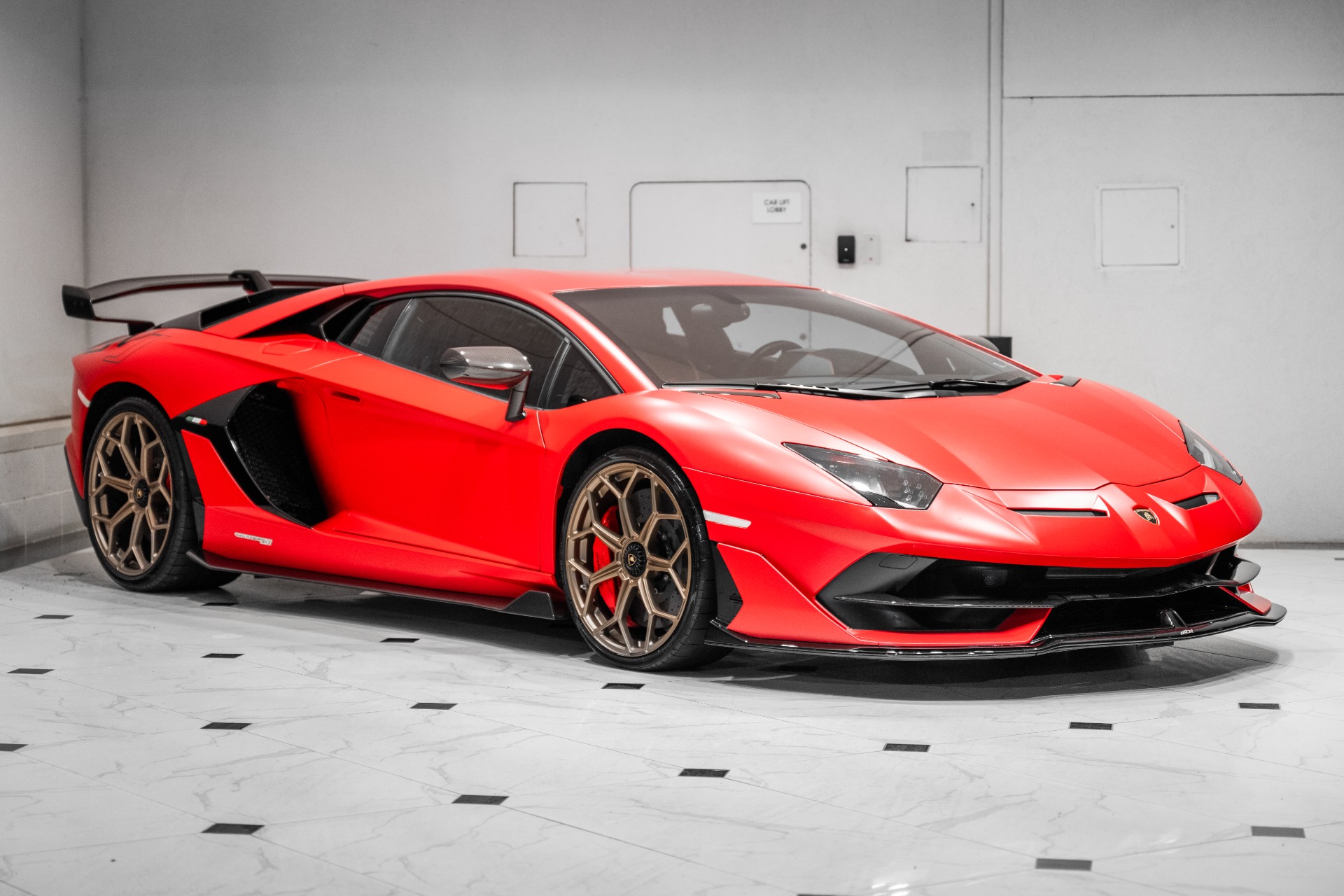 2021 Lamborghini Aventador photo 4