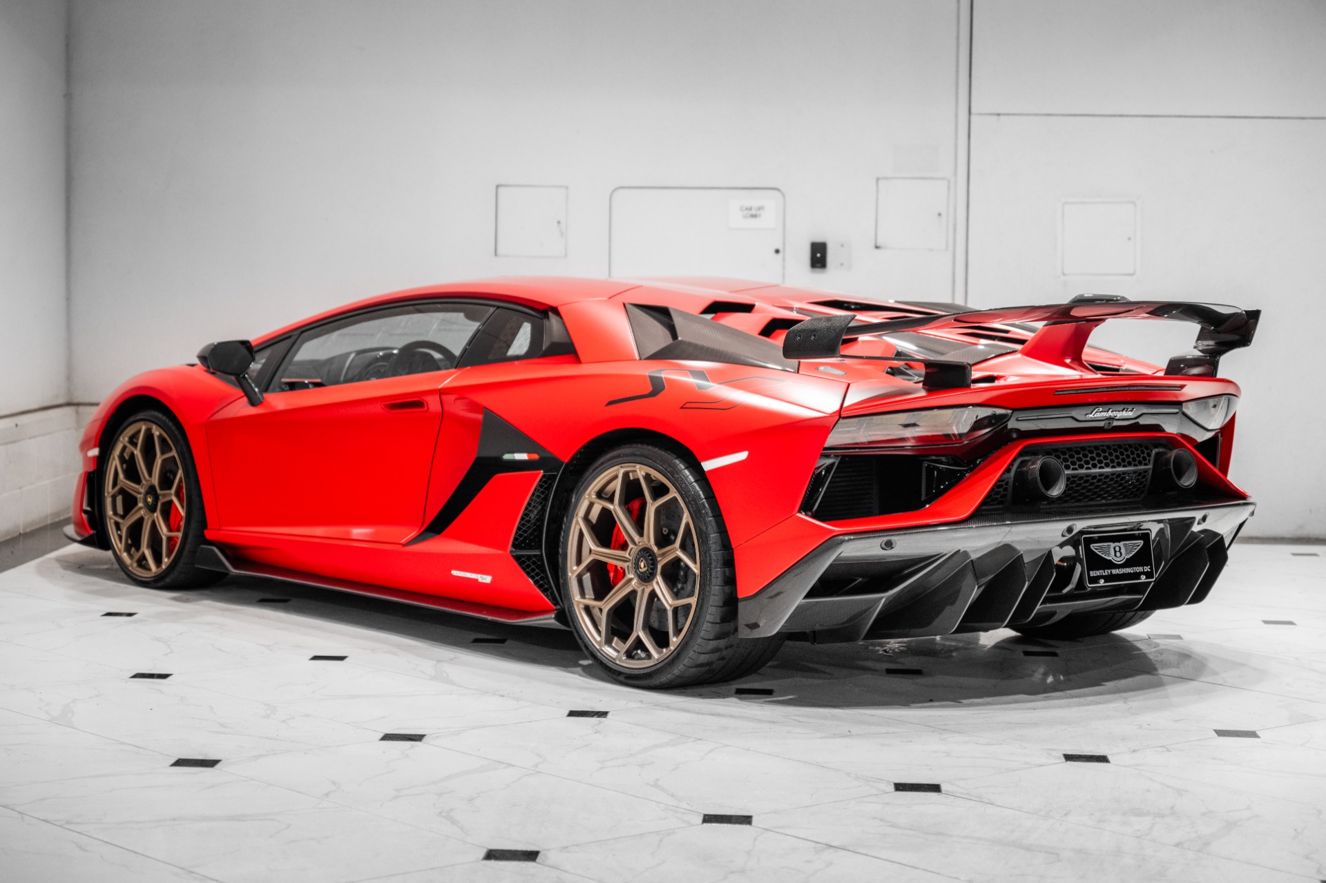 2021 Lamborghini Aventador photo 8