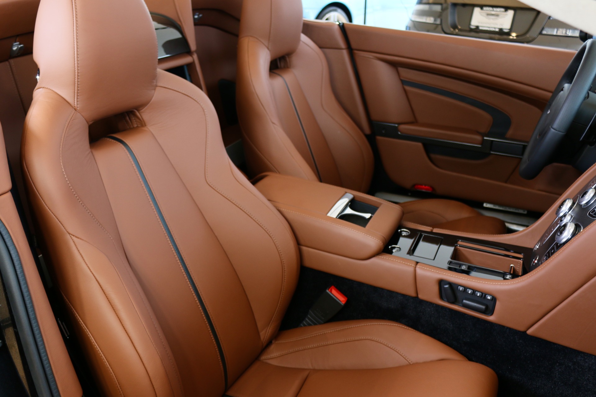 Aston Martin V8 Vantage Interior