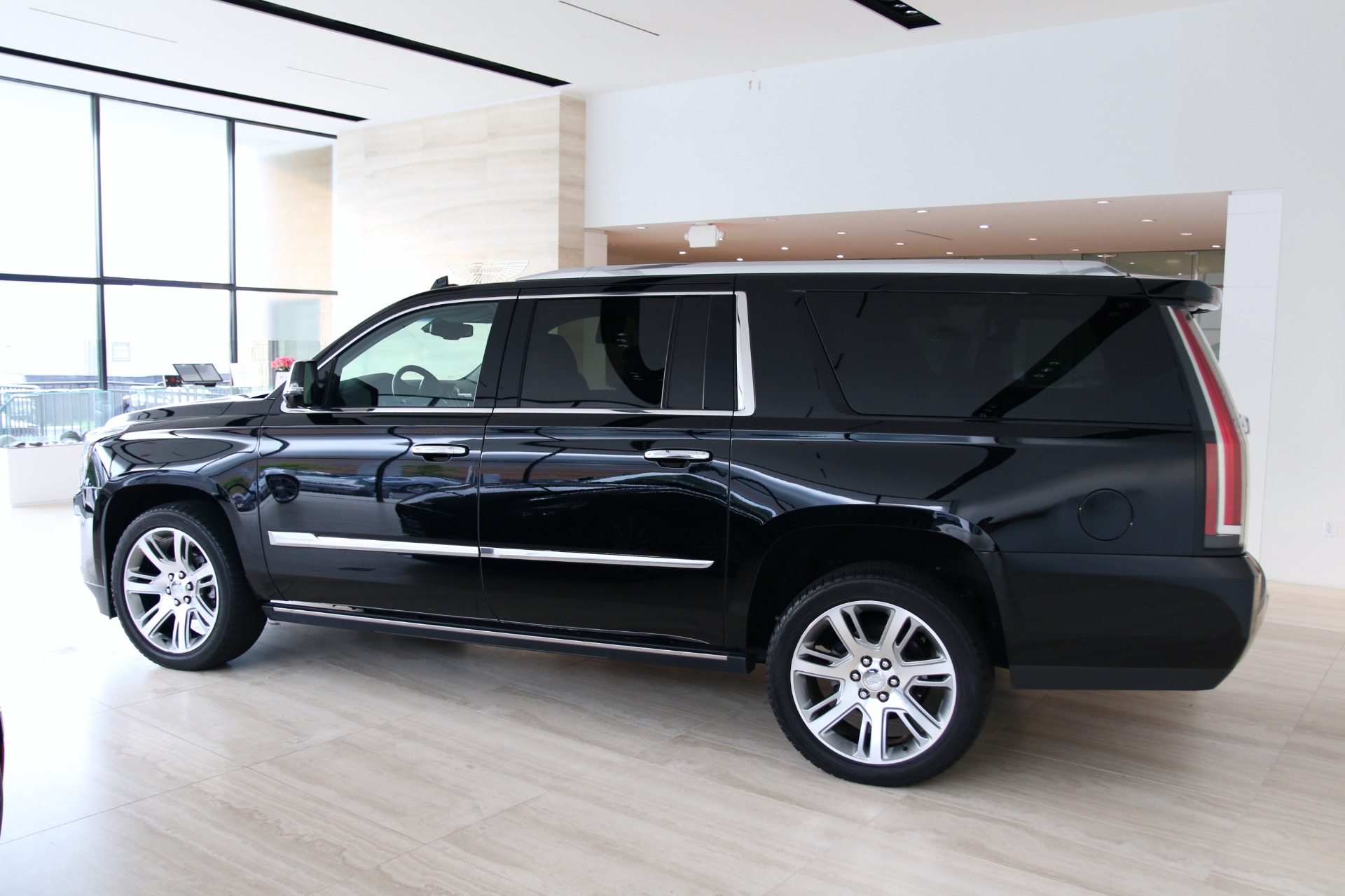 2015 Cadillac Escalade Luxury, image size:1920x1279